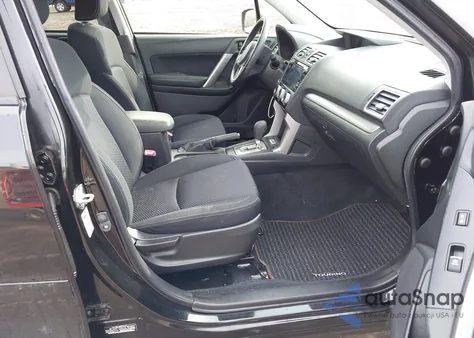 2017 Subaru Forester 2.5I Premium z USA, uszkodzony, nr VIN JF2SJAEC6HH542538